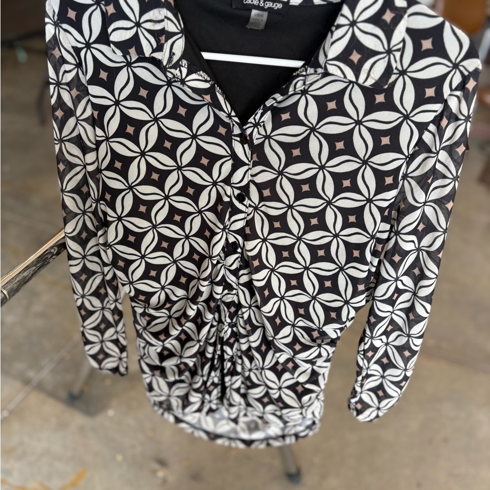 Chic Black and White Patterned Women's Top